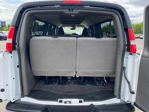 Used 2025 GMC Savana 3500 LT w/ LT Preferred Equipment Group RWD image 16