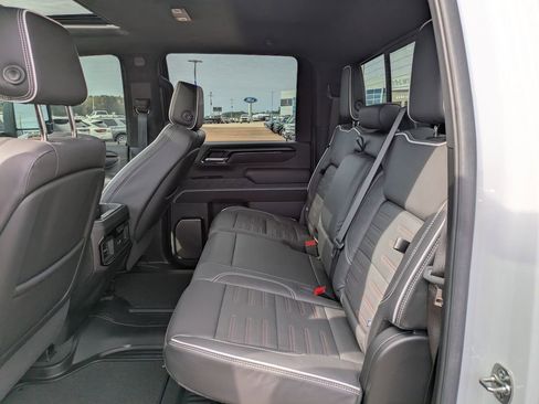 Used 2025 GMC Sierra 2500 AT4X image 11