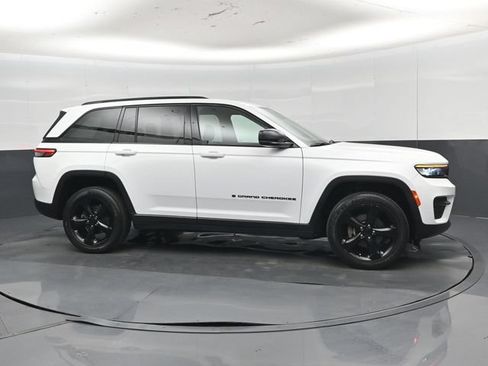Used 2024 Jeep Grand Cherokee Altitude AWD/4WD image 34