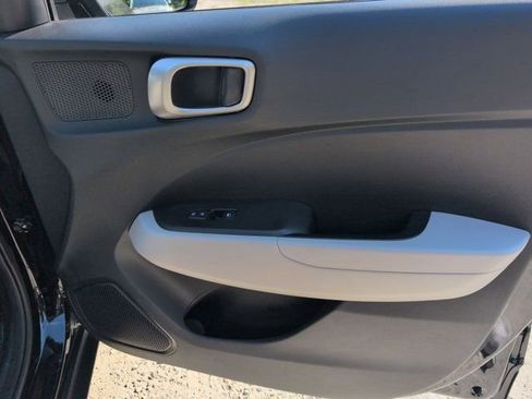 Used 2025 Hyundai Venue SEL FWD image 32
