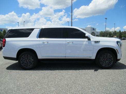 Used 2025 GMC Yukon XL Elevation w/ Elevation Premium Package AWD/4WD image 2