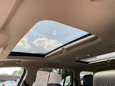 Used 2019 GMC Acadia Denali w/ Technology Package AWD/4WD image 17