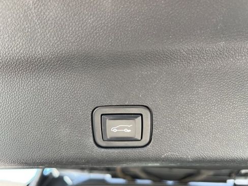 Used 2021 GMC Yukon Denali w/ Denali Premium Package AWD/4WD image 17