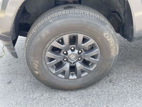Used 2023 Toyota Tacoma SR5 AWD/4WD image 31