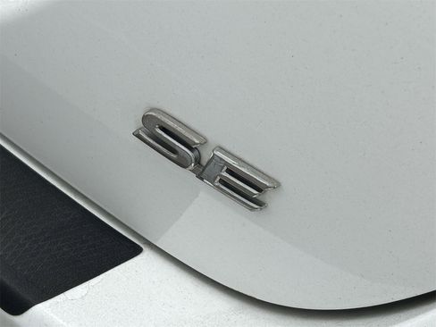 Used 2020 Toyota Camry SE image 8