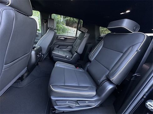 New 2026 Chevrolet Suburban Premier image 19