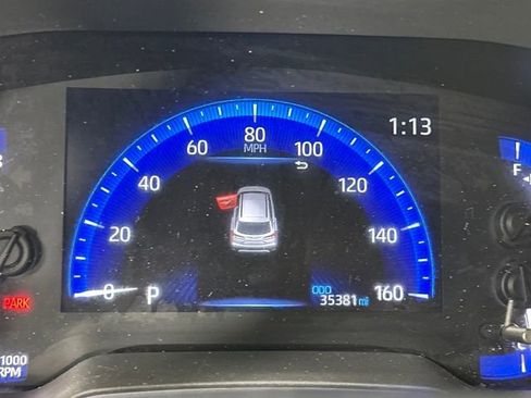 Used 2022 Toyota Corolla Cross XLE image 17