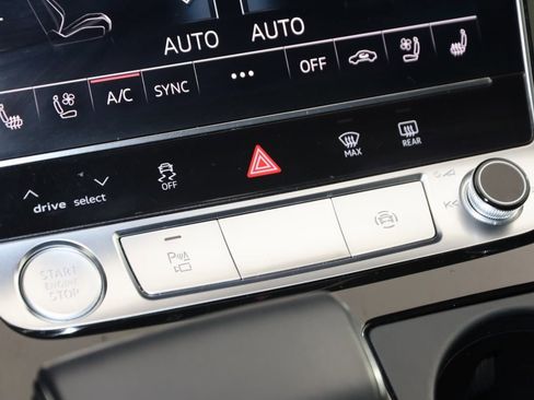 Used 2019 Audi Q8 Prestige image 26