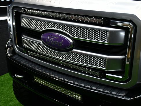 Used 2016 Ford F250 Platinum w/ FX4 Off-Road Package image 7