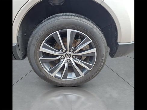 Used 2023 Toyota Venza LE image 17