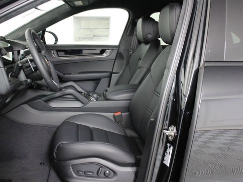 New 2026 Porsche Cayenne GTS image 5