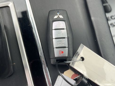 Used 2022 Mitsubishi Outlander SE FWD image 37