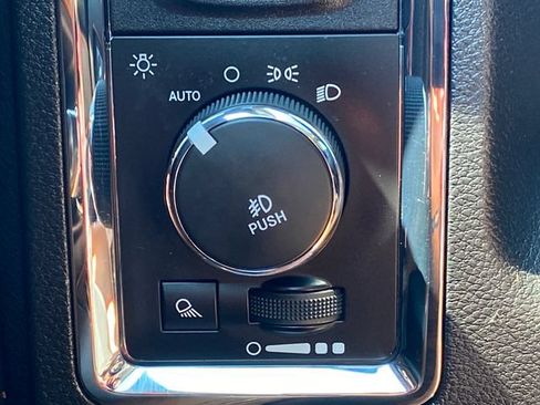 Used 2016 RAM 1500 Laramie Longhorn w/ Convenience Group AWD/4WD image 32