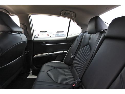 Used 2022 Toyota Camry SE w/ Convenience Package FWD image 12