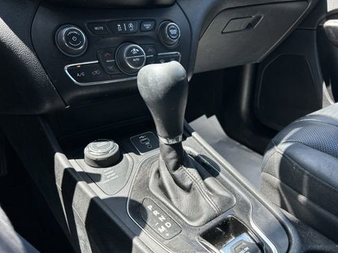 Used 2020 Jeep Cherokee Limited AWD/4WD image 42