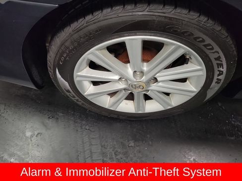 Used 2012 Toyota Camry XLE w/ Leather Pkg FWD image 11