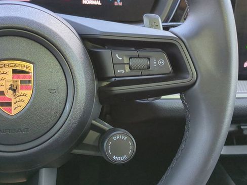 Used 2025 Porsche Cayenne image 25