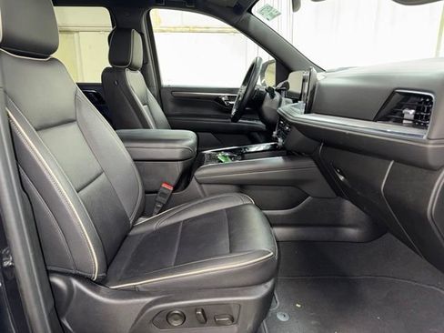 Used 2025 Chevrolet Tahoe Premier AWD/4WD image 23