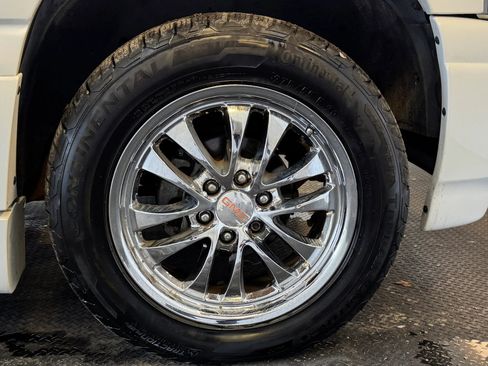 Used 2004 GMC Yukon XL Denali image 10