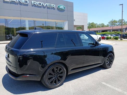 Used 2023 Land Rover Range Rover SE AWD/4WD image 2