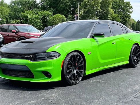 Used 2017 Dodge Charger R/T Scat Pack w/ Beats Audio Group RWD image 8