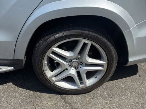 Used 2016 Mercedes-Benz GL 550 4MATIC image 18