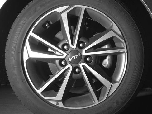 Used 2024 Kia Forte LXS FWD image 13