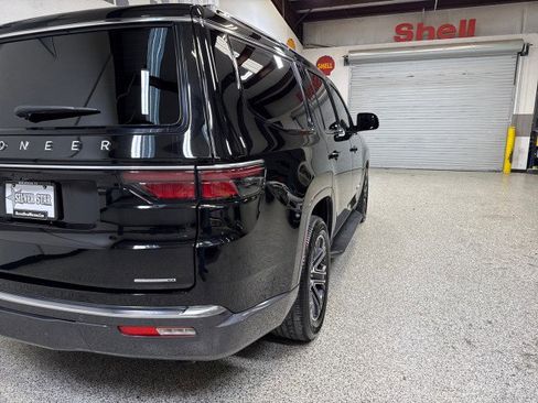 Used 2022 Jeep Wagoneer Series III w/ Rear Seat Video Group 1 image 55