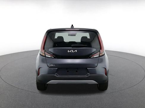 Used 2025 Kia Soul LX w/ LX Technology Package FWD image 8