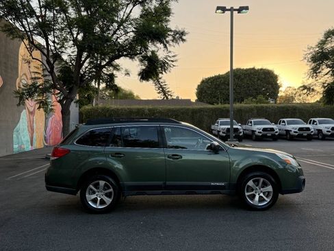 Used 2014 Subaru Outback 2.5i w/ Alloy Wheel Package AWD/4WD image 6
