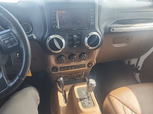 Used 2015 Jeep Wrangler Unlimited Rubicon w/ Connectivity Group AWD/4WD image 24