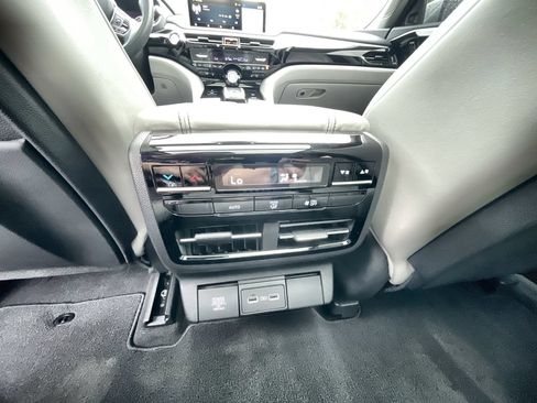 Used 2023 Acura MDX w/ Technology Package FWD image 22
