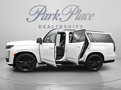 Used 2023 Cadillac Escalade Sport Platinum AWD/4WD image 3