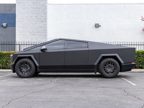 Used 2024 Tesla Cybertruck Cyberbeast AWD/4WD image 4