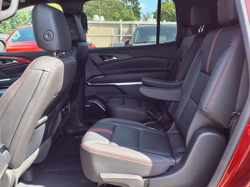 Used 2025 Chevrolet Traverse RS w/ LPO, Floor Liner Package FWD image 10