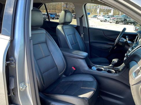 Used 2023 Chevrolet Equinox Premier image 7