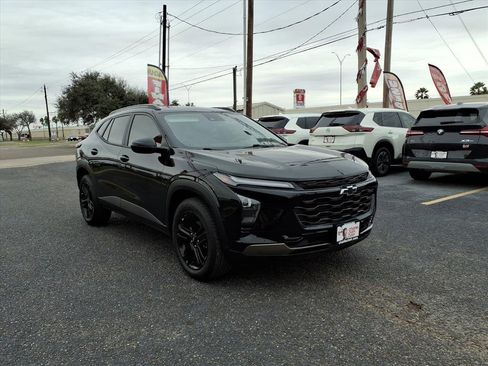Used 2024 Chevrolet Trax ACTIV w/ Sunroof Package image 7