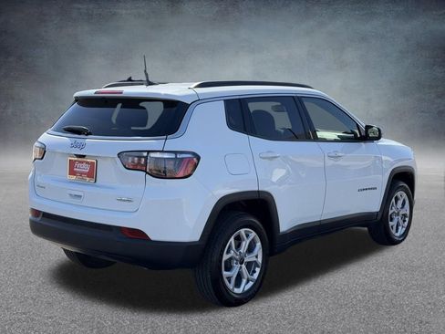 Used 2026 Jeep Compass Latitude AWD/4WD image 3