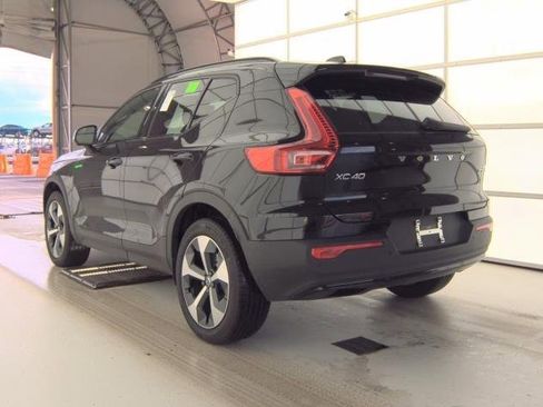 Certified 2025 Volvo XC40 B5 Plus image 3
