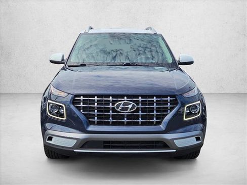 Used 2023 Hyundai Venue Limited w/ Cargo Package FWD image 2