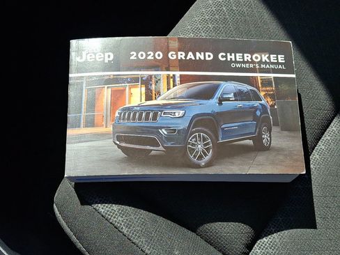 Used 2020 Jeep Grand Cherokee Laredo AWD/4WD image 26