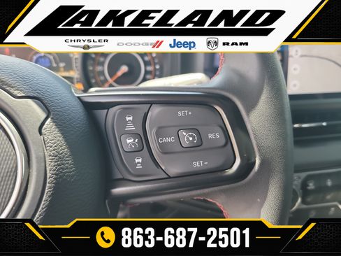 Used 2024 Jeep Gladiator Rubicon w/ Technology Group AWD/4WD image 28