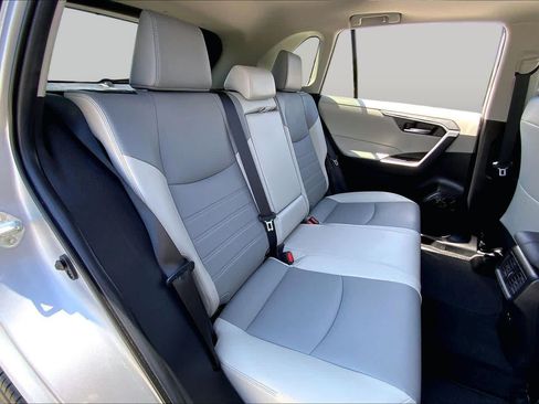 Used 2022 Toyota RAV4 XLE Premium FWD image 19