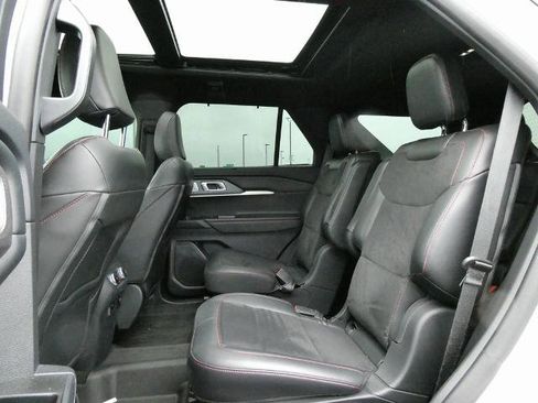 Certified 2025 Ford Explorer ST image 19