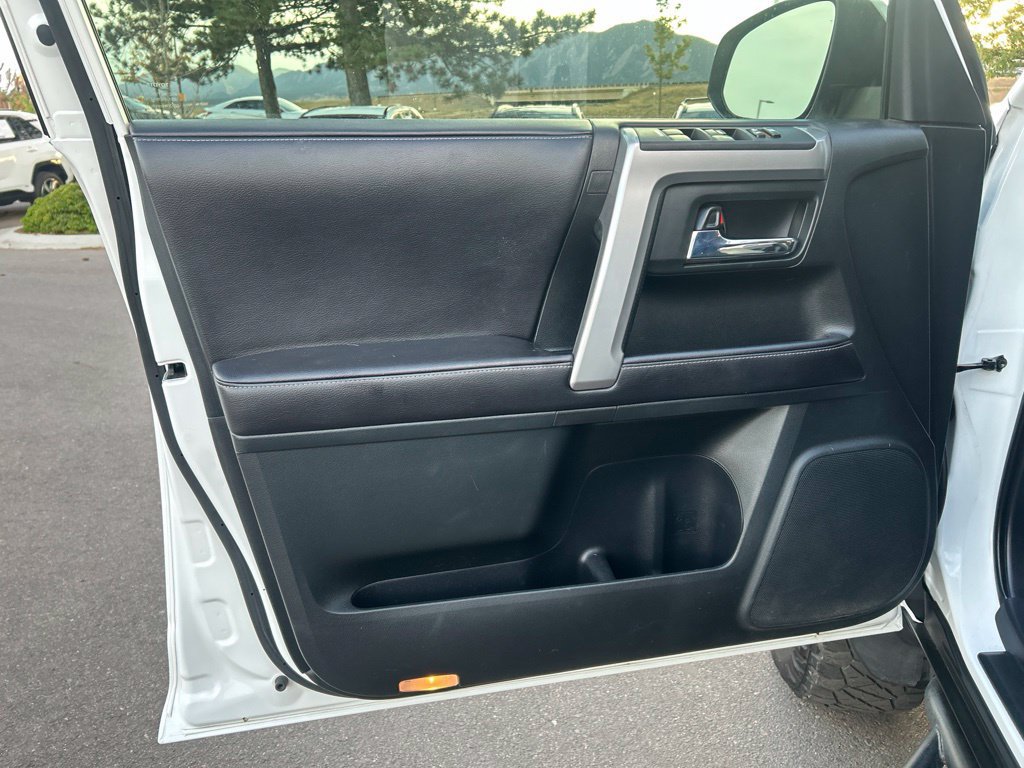 Used 2016 Toyota 4Runner SR5 AWD/4WD image 21
