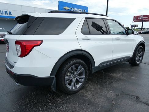 Used 2022 Ford Explorer XLT w/ Equipment Group 202A AWD/4WD image 5