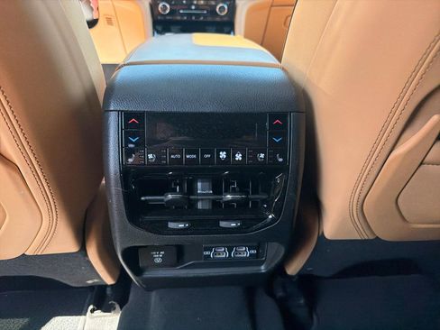 Used 2023 Jeep Grand Cherokee L Summit AWD/4WD image 24