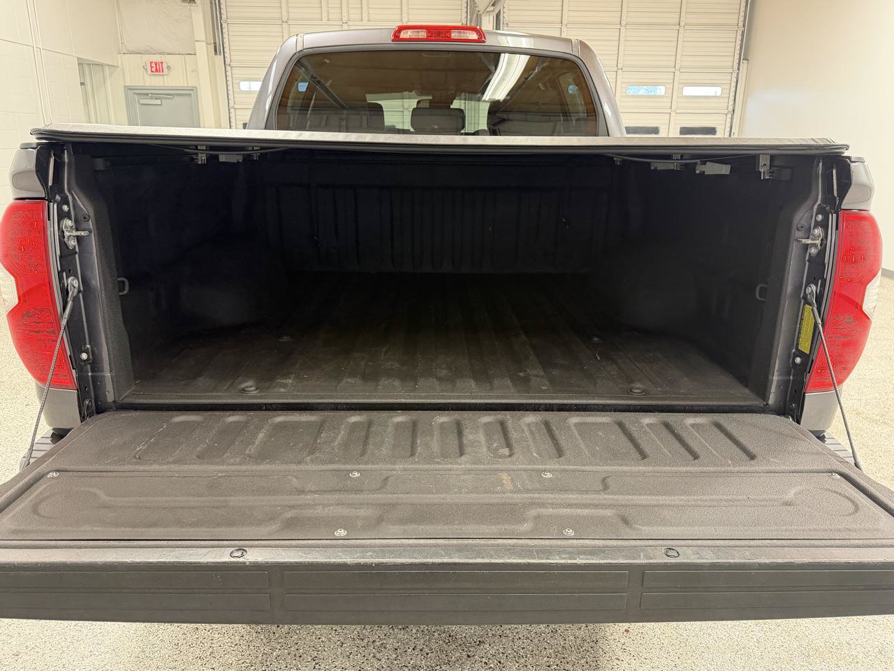Used 2018 Toyota Tundra SR5 w/ SR5 Upgrade Package AWD/4WD image 8
