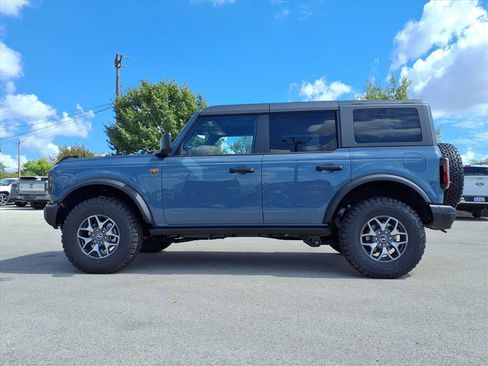 New 2025 Ford Bronco Badlands image 4