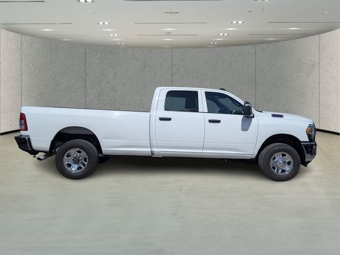 Used 2024 RAM 2500 Tradesman w/ Chrome Appearance Group AWD/4WD image 2